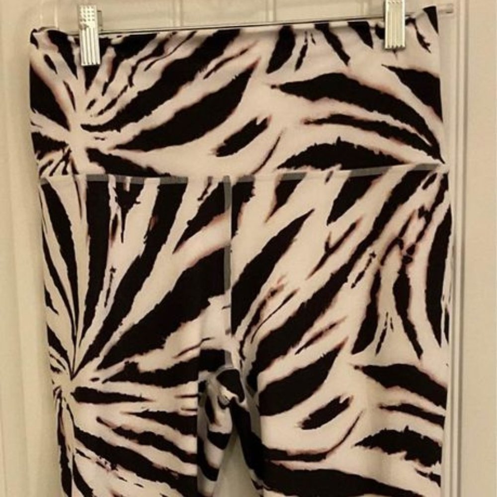 Fabletics PureLuxe Animal-Print Leggings NWT - Size L (10)